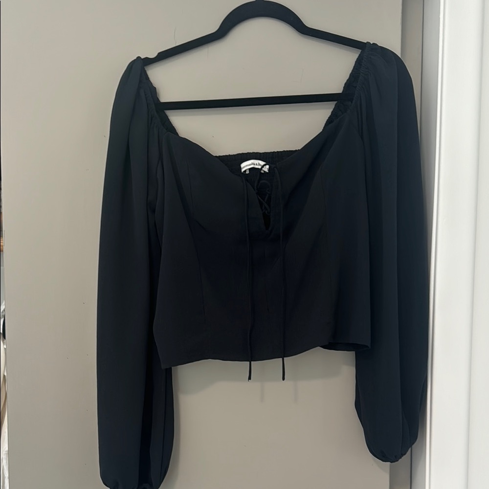 Abercrombie Black balloon sleeve crop top size large